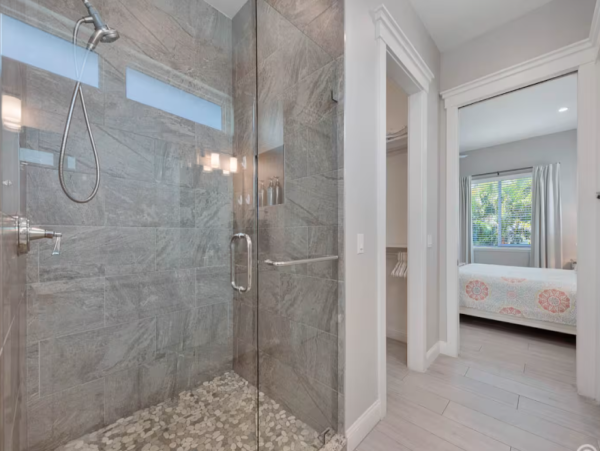 Luxurious Beach Getaway on Anna Maria Island Steps to Beach